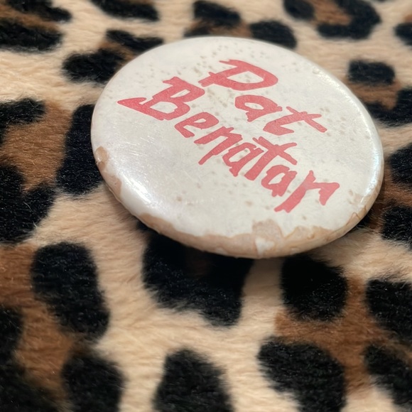 PAT BENATAR ❤️ THE PRETENDERS Vintage Rock Button Pin Pinback Rock  Collectible - Picture 10 of 11